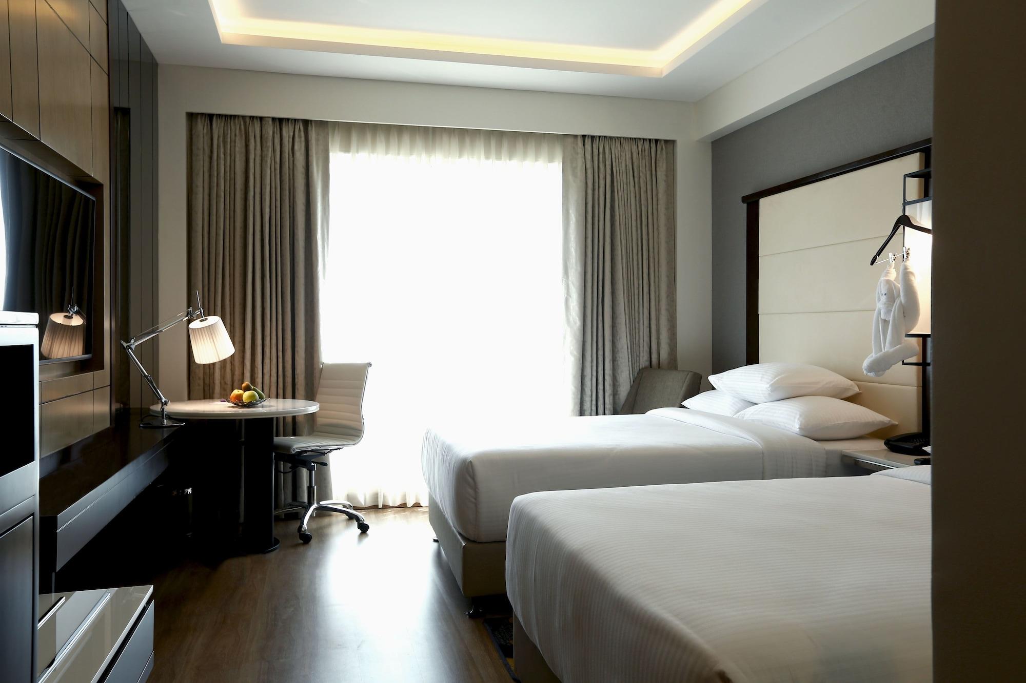 Courtyard By Marriott Surat Hotell Eksteriør bilde