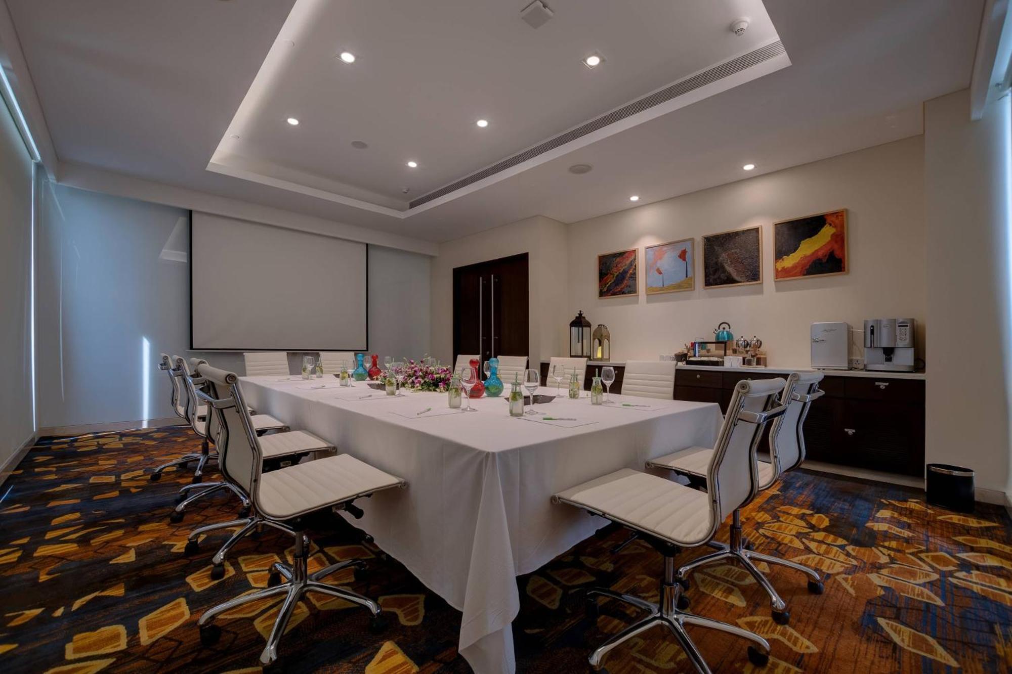Courtyard By Marriott Surat Hotell Eksteriør bilde