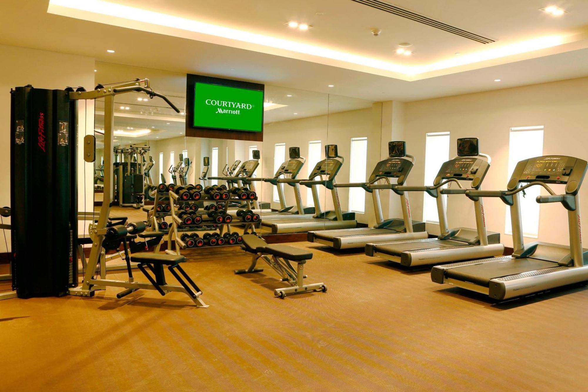 Courtyard By Marriott Surat Hotell Eksteriør bilde